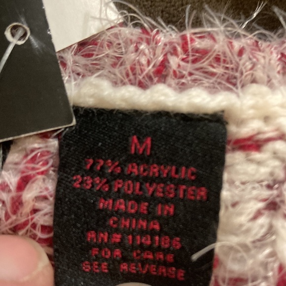 Heart-n-crush pink and white pullover sweater - Picture 3 of 4